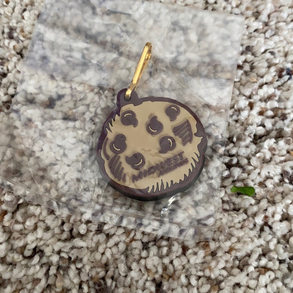 Midwest Airlines zipper pull